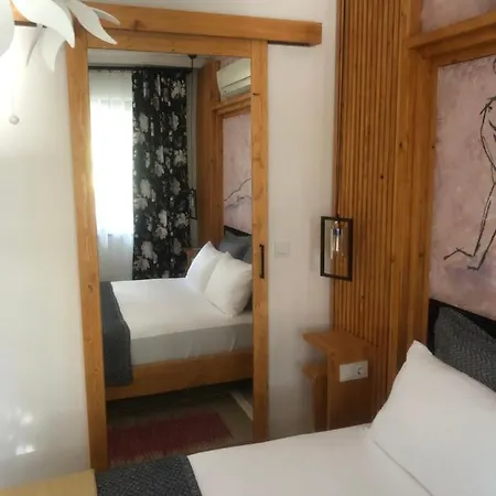 Sakiz Kizi Butik Cesme
